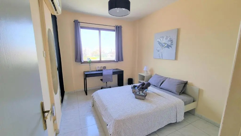 Comfy Rooms + Near SALT LAKE + 100MBit Internet + Shared Apartment