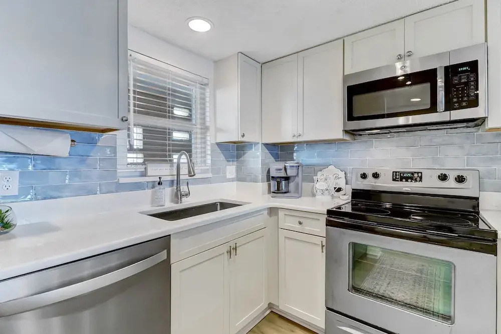 C5 Amelia South 2 Bedroom Condo by RedAwning