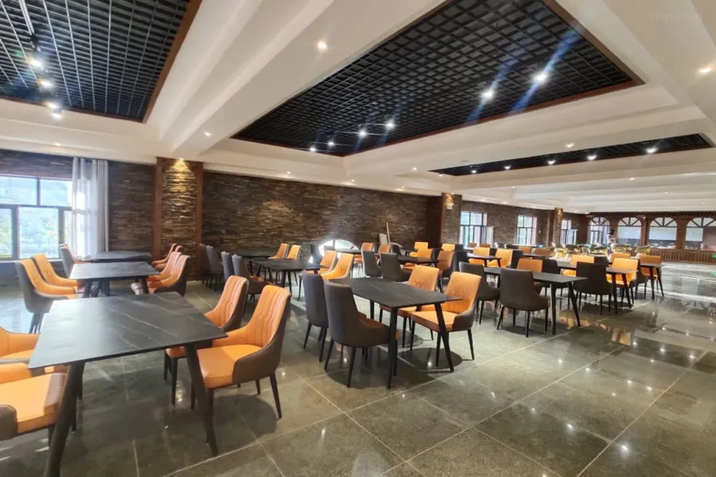 Vienna International Hotel of  Yingbin Road Altay Airport