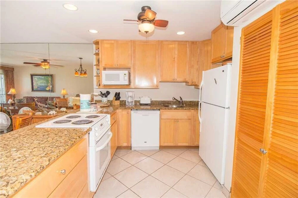 Kahana Sunset F4 - Two Bedroom Condo