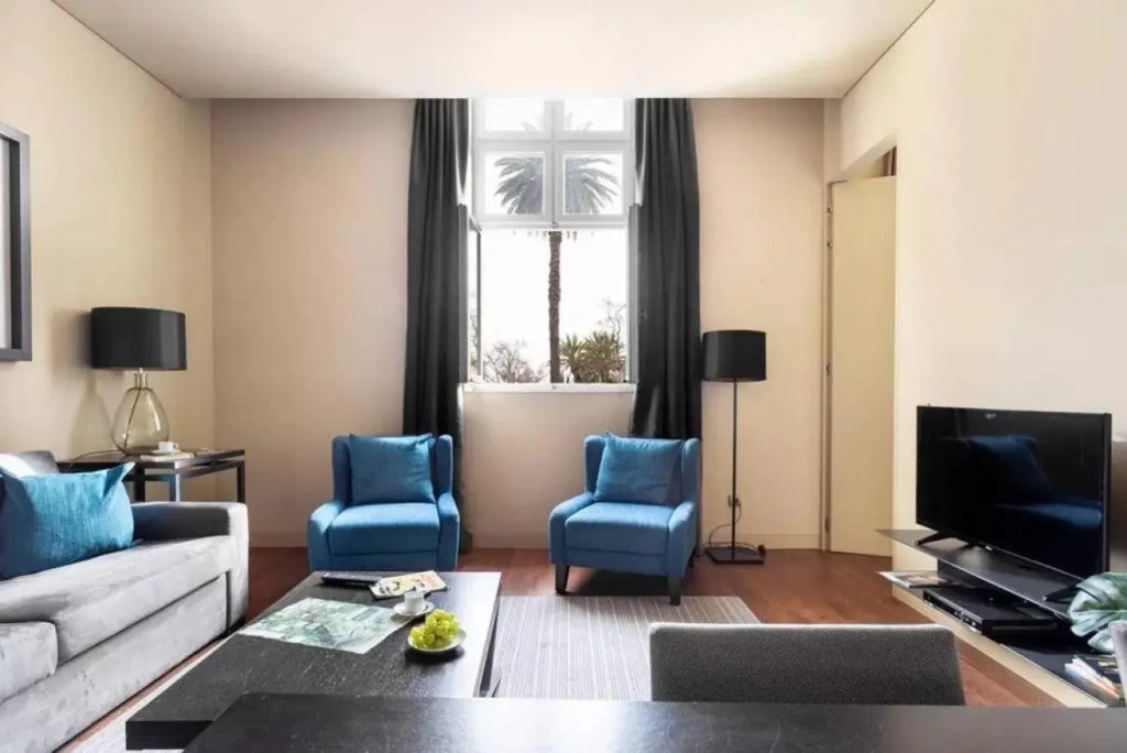 ALTIDO Urban 2BR Apt w/ Park view, in Cais do Sodré