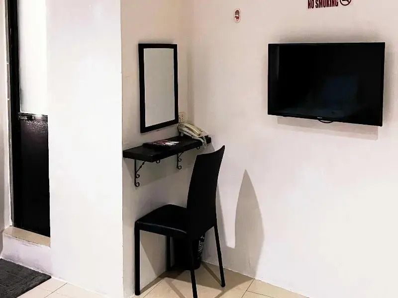 FB Budgetel Suites