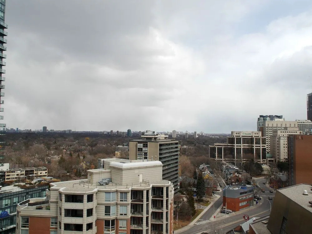 Amazing 1BR Condo in Yorkville