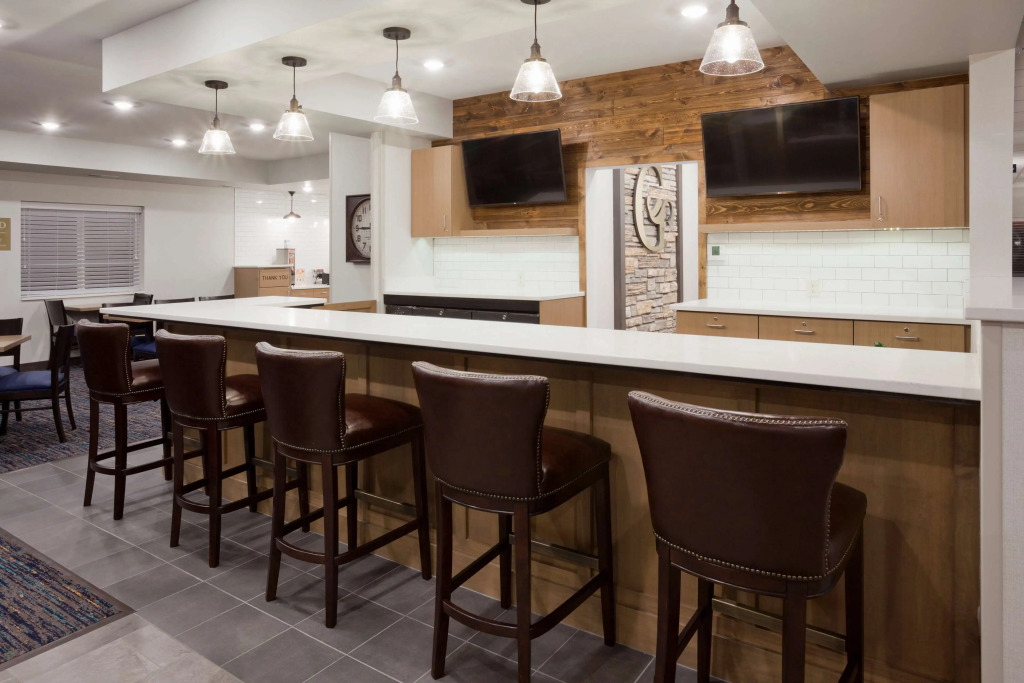 GrandStay Hotel & Suites