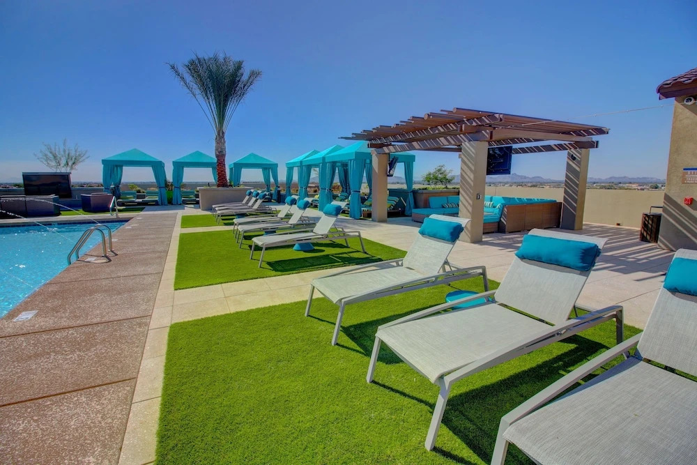 Rooftop Pool-Close 2 Shops-Dining-C4419
