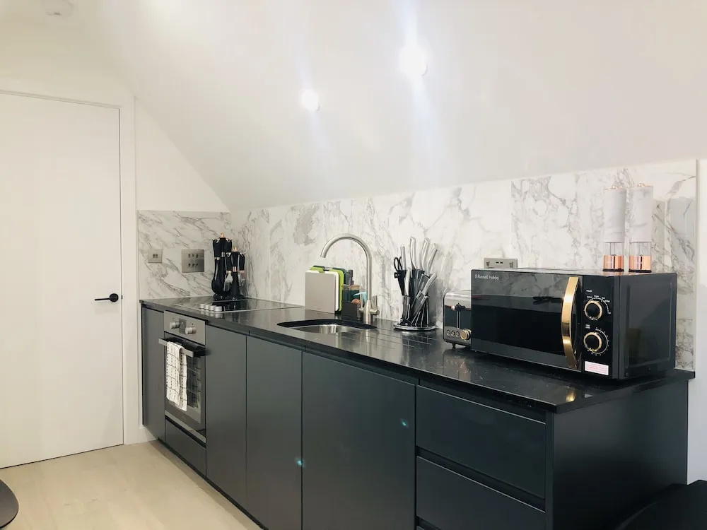 Perfect Holiday Escape - 1 and 2 Bedroom Deluxe Apartments at Liverpool Street