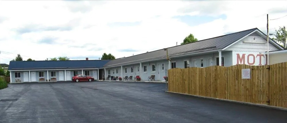 Perth Plaza Inn & Suites
