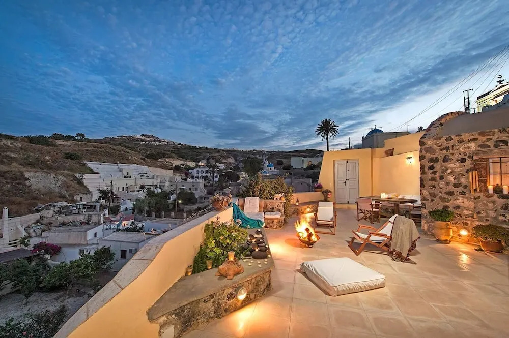 Real Santorini Cave House far From the Crowds