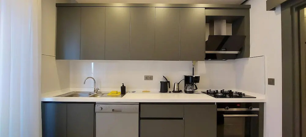 Professionally Maintained Spacious New Suites 2-6