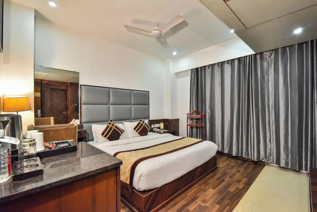 Sawera Grand Luxury Stay Near Golden Temple