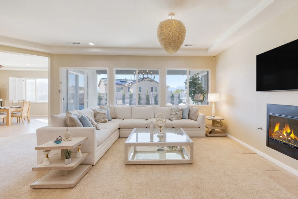 Gated Terra Lago Escape With Private Pool, Hot Tub, Outdoor Kitchen and Lounge