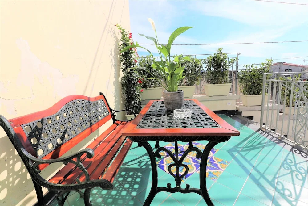 De Vivo Realty - Marys Apartments