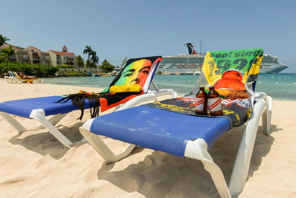 Private 2 Bedroom Beachfront Penthouse Condo Ocho Rios, Jamaica
