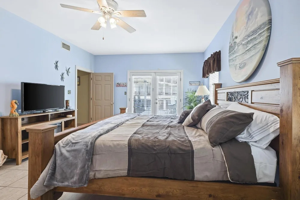 The Pelican 4 Bedroom Home by RedAwning