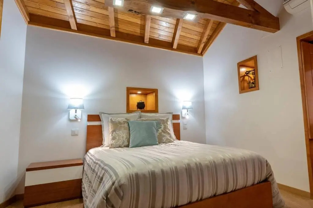 Casa Largo S Lourenço e Casa da Videira