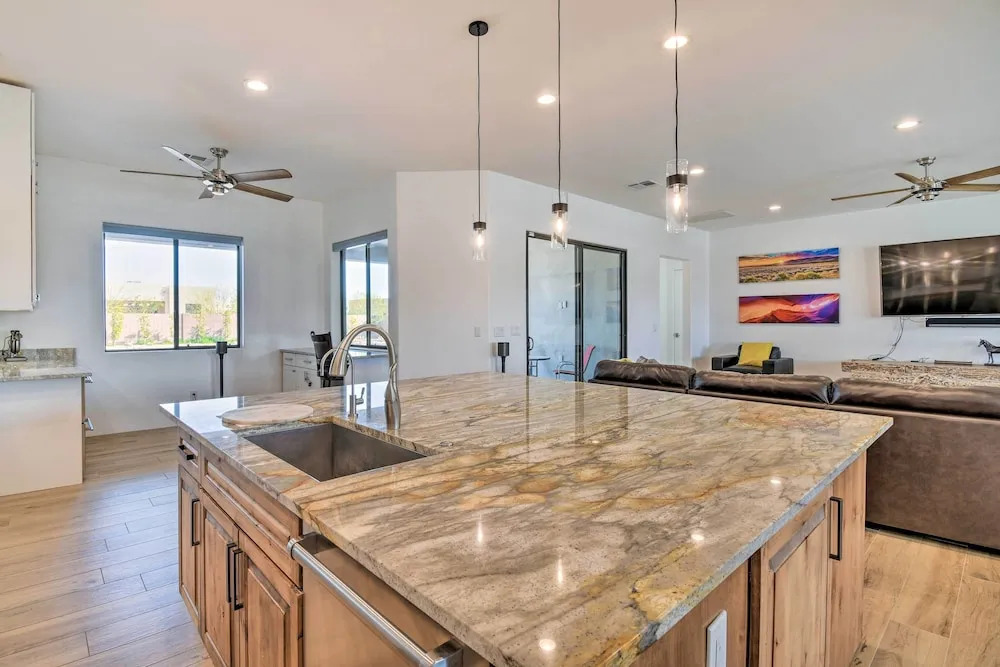 Desert Views, Fire Pit: Serene Phoenix Getaway