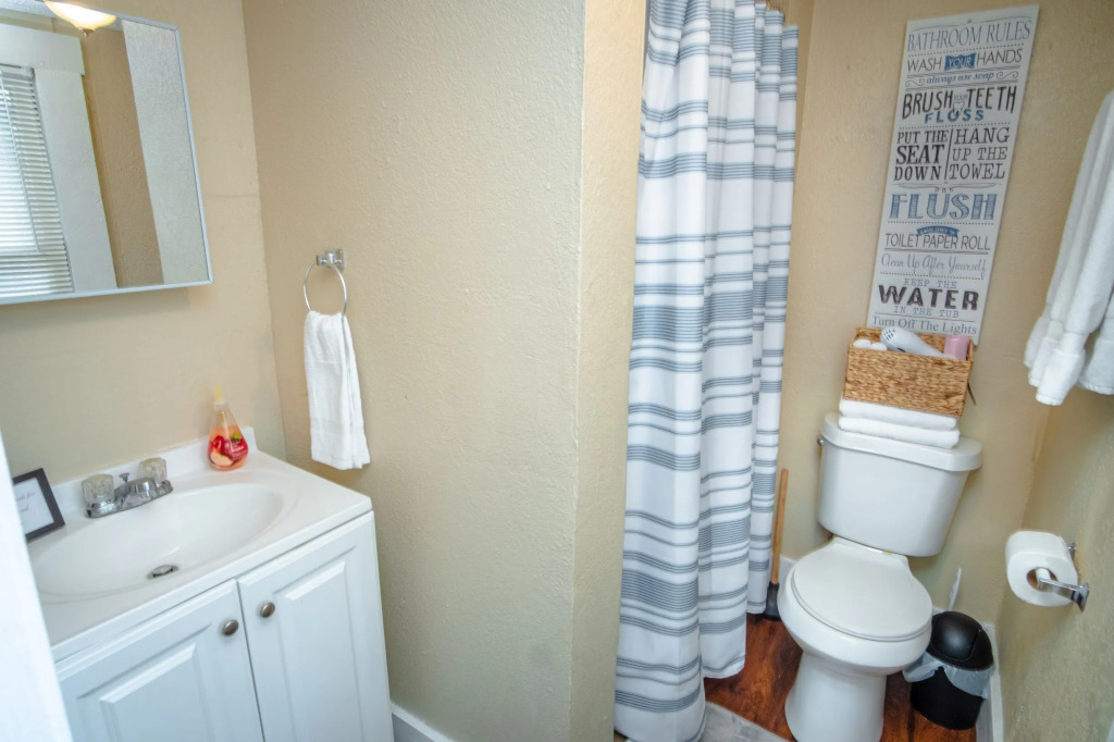 Cozy  Guesthouse Near Downtown