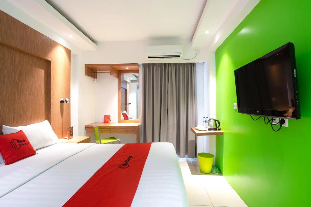 RedDoorz Apartment at Bogor Valley