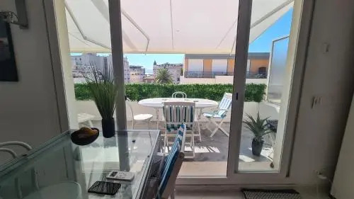 Grand Studio Terrasse 200m Cannes-Croisette