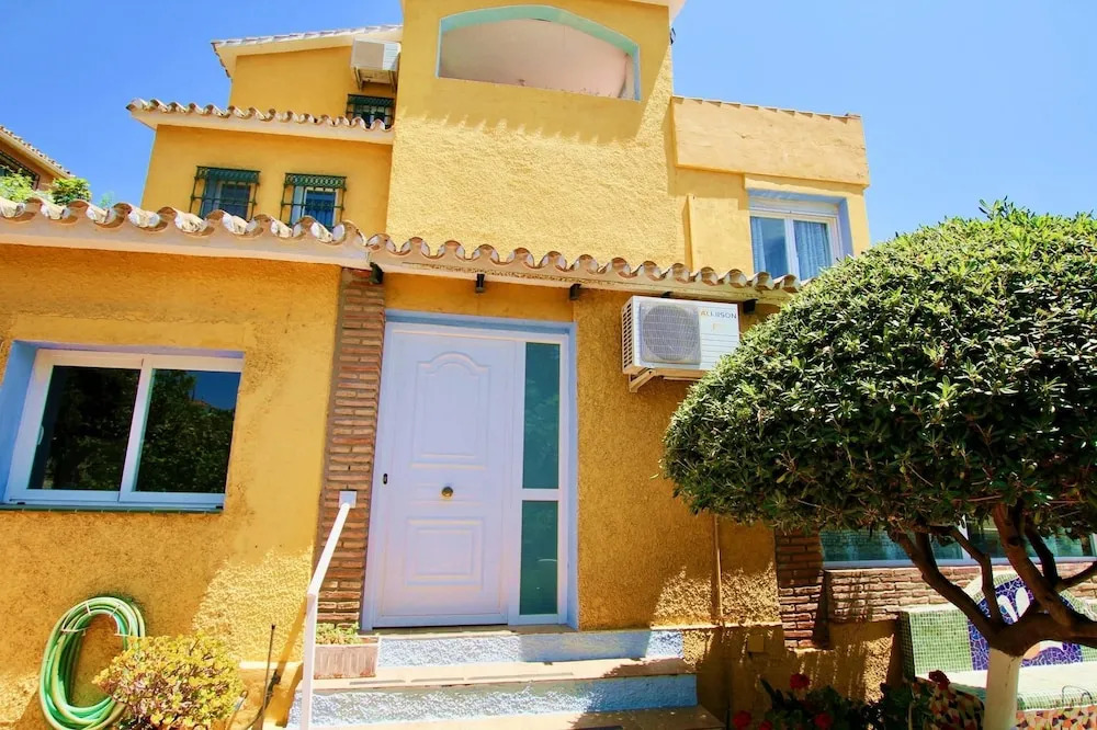 4BR Villa Milana, Private Pool, Sea Views. Wifi, 3 Mins Drive to the Beach