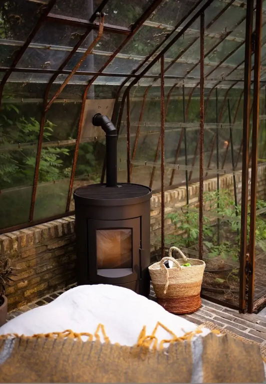 La Petite For t Antique Countryside Greenhouse