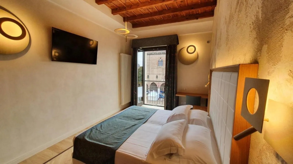 Cà Uberti Palace Hotel, MantegnaHotels