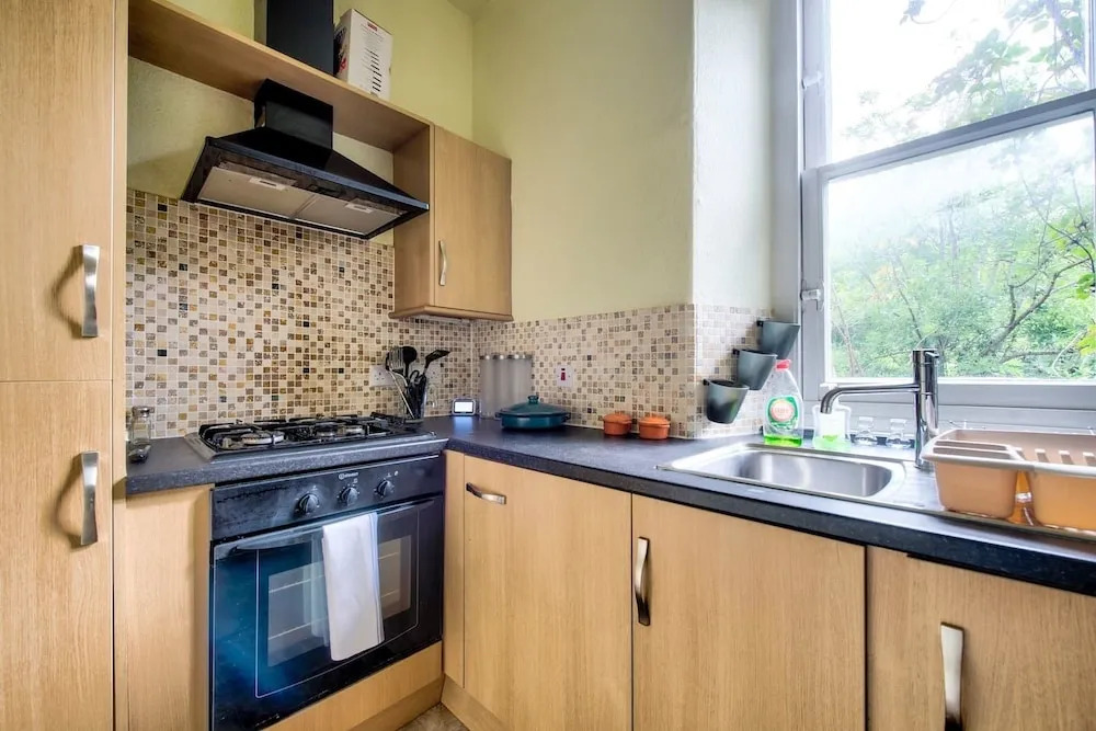 Cosy 2BR Flat Near King's Theatre