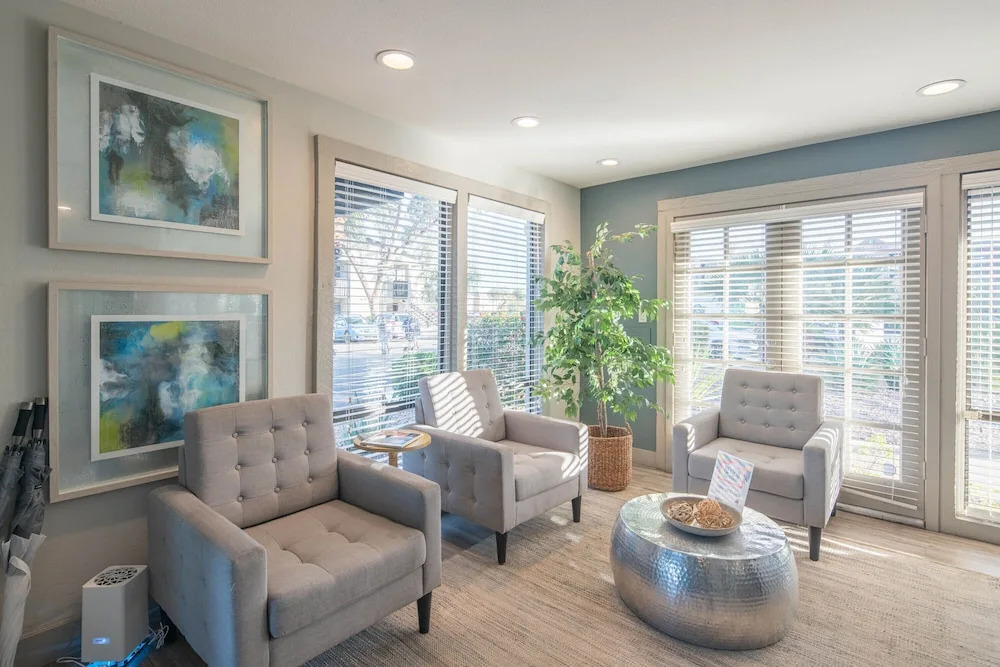 Bliss at Mezzo Pad -Walk to Dine and Shop and Golf-C254