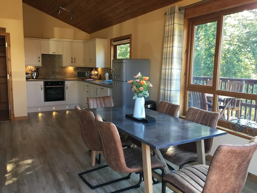 Silver Birch Lodge With Hot Tub Near Cupar, Fife
