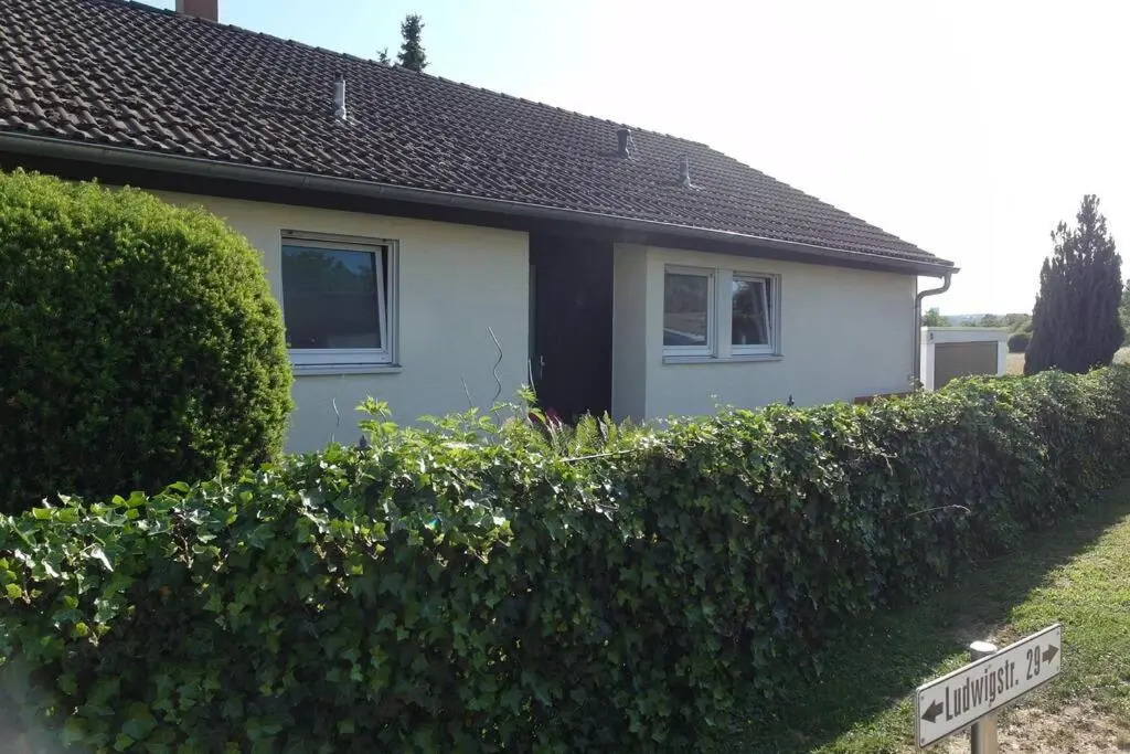 Appartement Region Esslingen - Nähe Messe - Flughafen - Stuttgart - Wohnen und Arbeiten auf Zeit in 120m2 Wohlfühlatmosphäre - ab 3 Übernachtungen - geeignet für 4 Personen - Beistellbett möglich - Kinder und Tiere willkommen - Garage für e-bikes