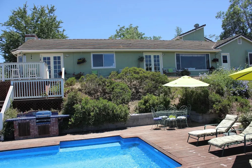 Sandra D's Country Guest House