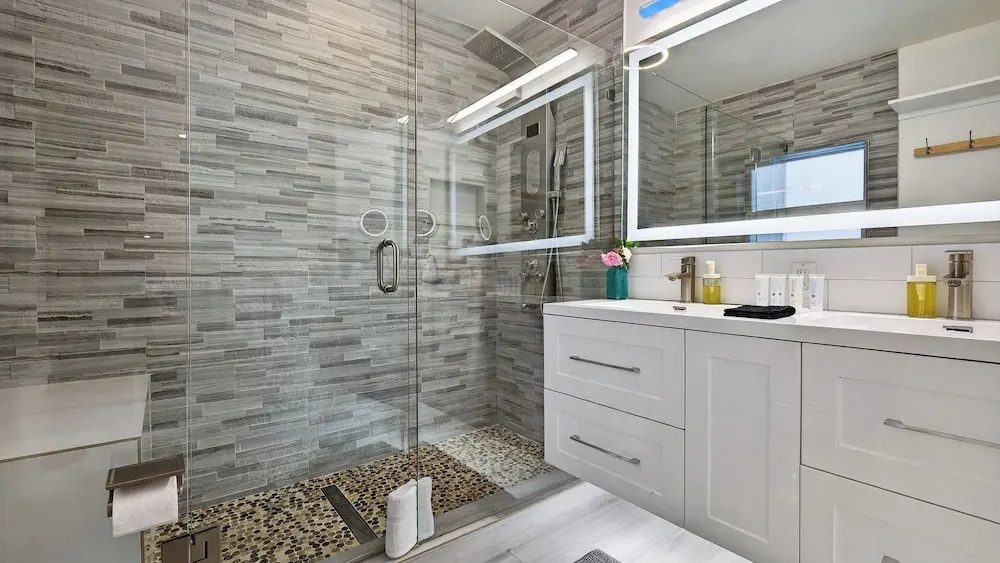 Casa Pineapple Social by Avantstay Spa, Game Room, EV Charger Near Las Olas + Fort Lauderdale Beaches Sleeps 16