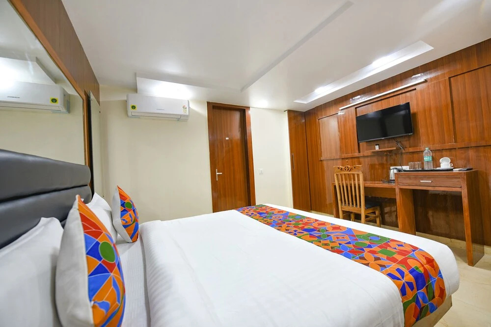 Fabhotel Mona International