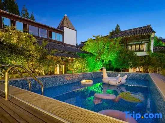 Swan Lake hotel (Taierzhuang Ancient City Scenic Area Branch)