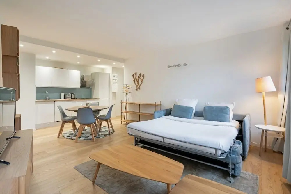 Bright 1-Bed Apartment, Perfectly Located in Paris