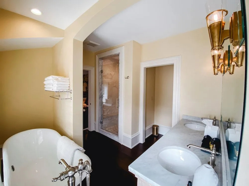 The Lilley Mansion Bed & Breakfast