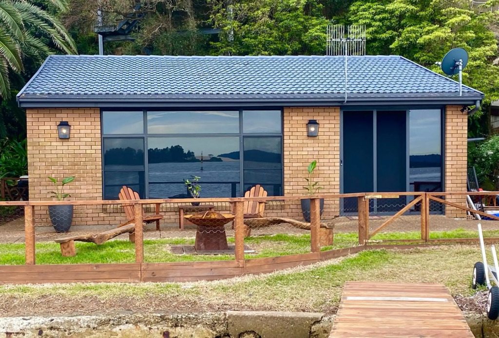 Serenity by the Lake - Romantic Waterfront Couples Getaway