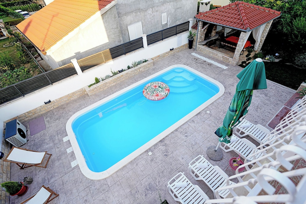 House Tago