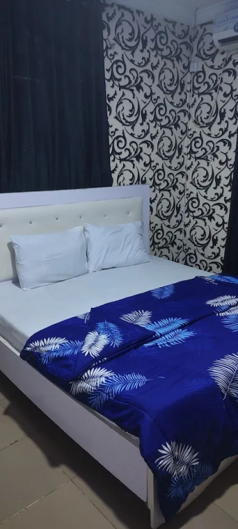 White Emirates Hotel and Apartment
