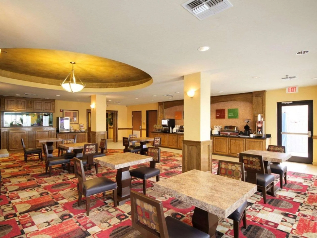 Comfort Inn & Suites Donna near I-2
