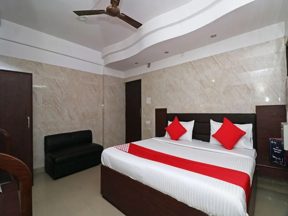 OYO 19004 Hotel Gagan