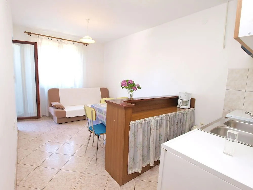 Apartment 909