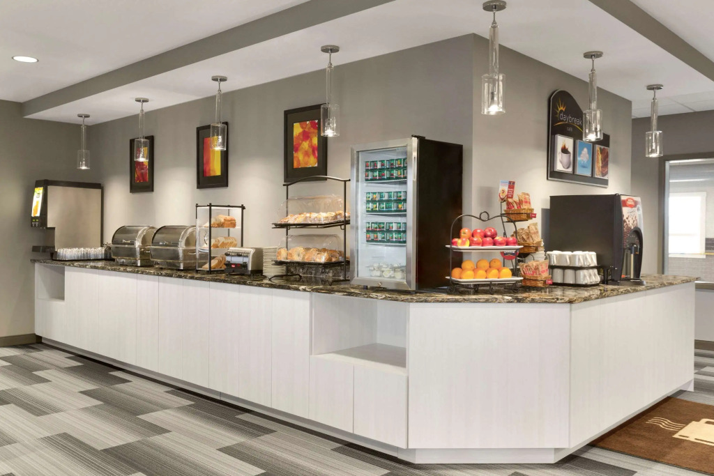 Days Inn & Suites by Wyndham Warman
