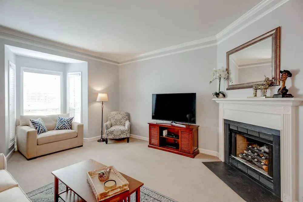 Long Blvd Condo Unit E3 - 2 Br Condo