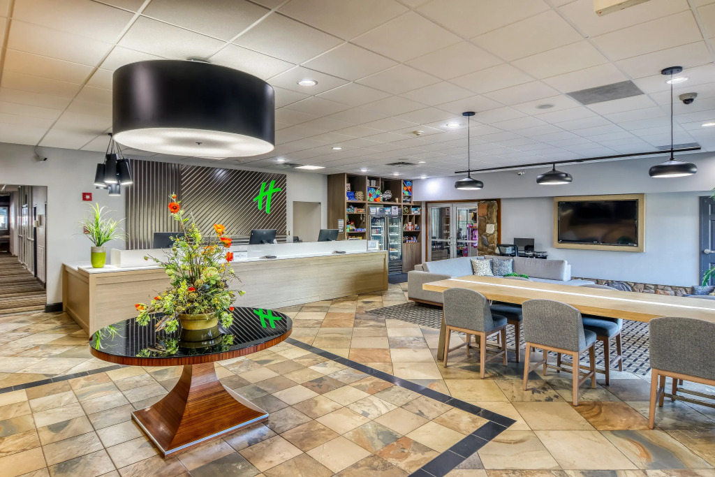 Holiday Inn Detroit Lakes - Lakefront by IHG