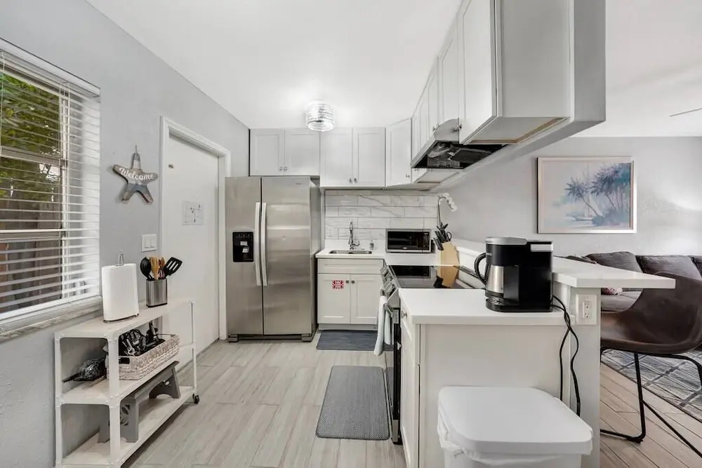 Lovely 1 bedroom unit with work station