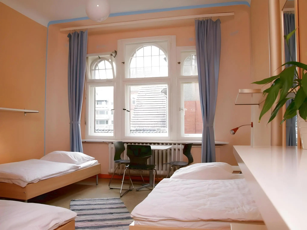 Three Little Pigs Hostel - Your Berlin Castle