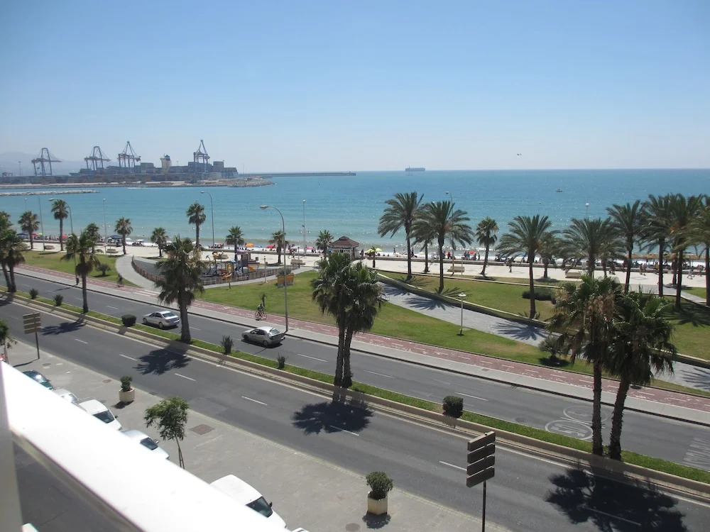 Frenta a la playa Malaga-Antonio Machado