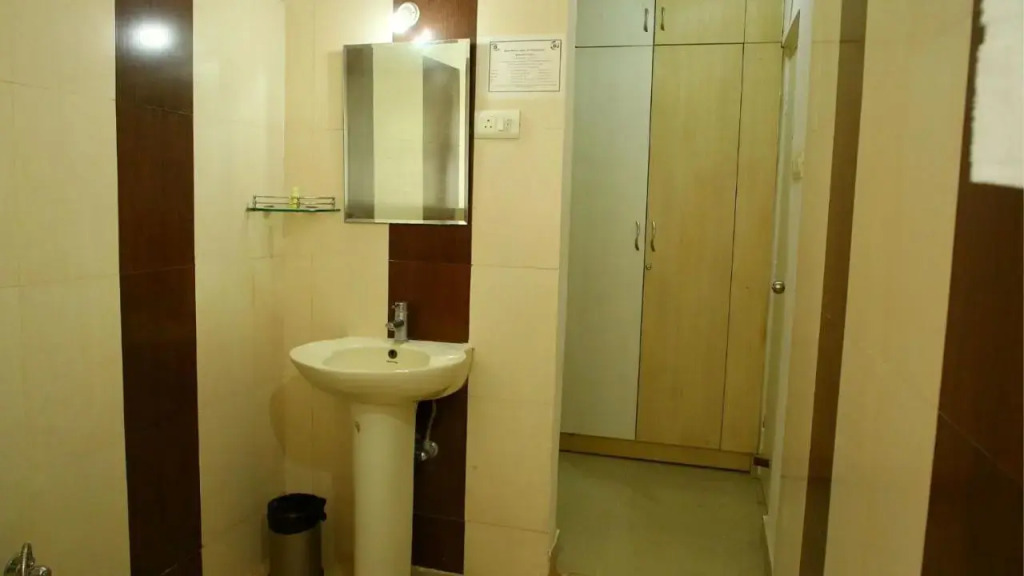 OYO 12459 SilverKey Gachibowli