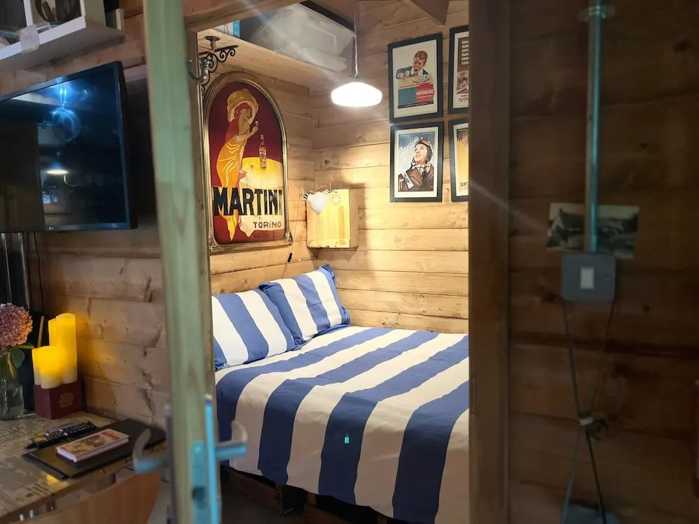 Retro Lodge nr Dartmoor with hot tub & opt sauna